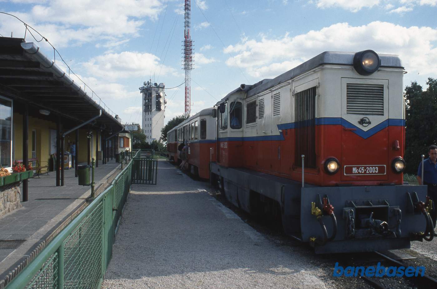 Persontoget holder klar til næste tur