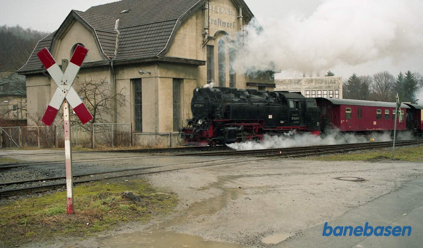 Persontoget på vej ind på stationen i retning mod Drei Annen Hohne