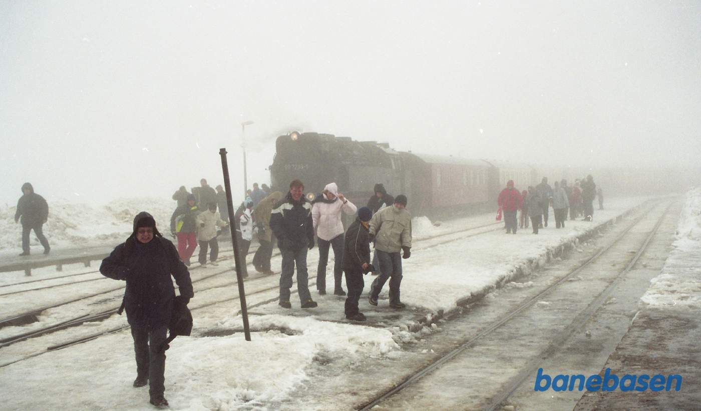 Persontoget er ankommet til endestationen på toppen af Brocken. Det var koldt og blæsende den dag