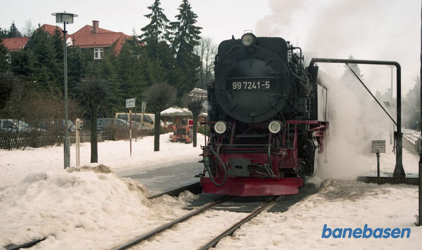 Damplokomotivet får vand på inden turen går videre til Brocken