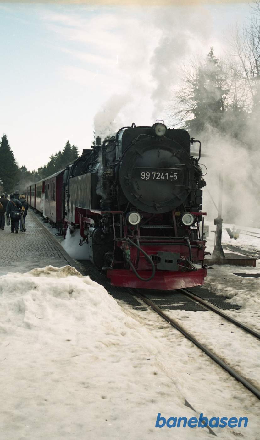 Damplokomotivet får vand på inden turen går videre til Brocken