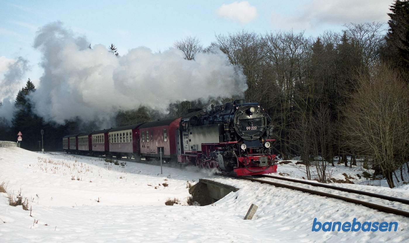Persontog fra Wernigerode på vej ind på stationen, få hundrede meter før stationen