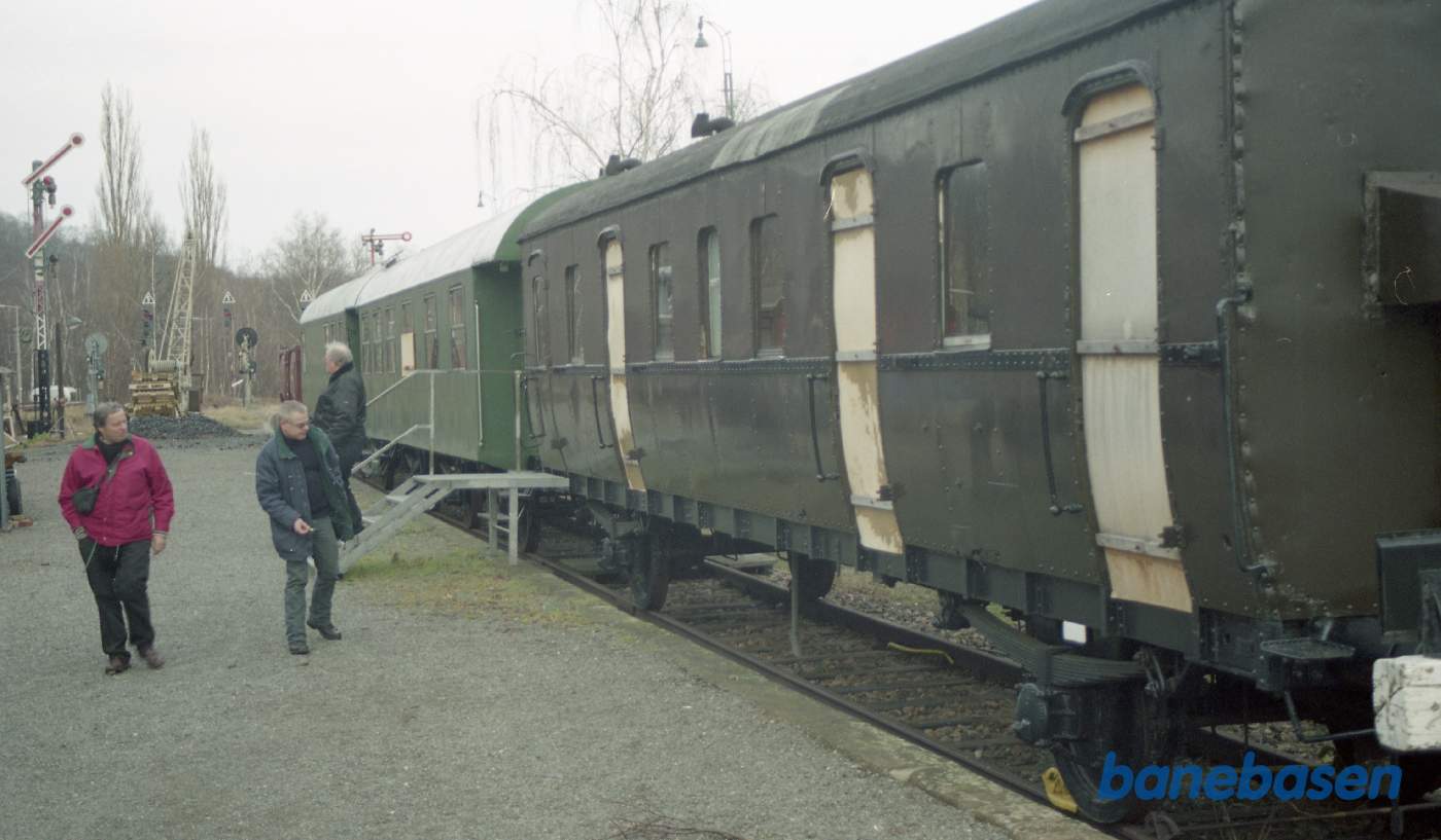 På stationen er indrettet et lille jernbanemuseum