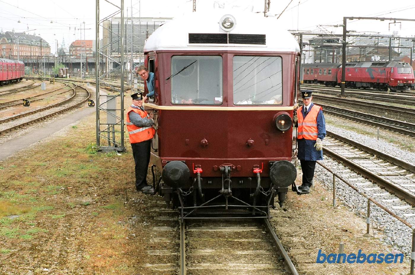 Lokomotivet omløber vognene på S-banens depot Lokomotivet omløber vognene på S-banens depot