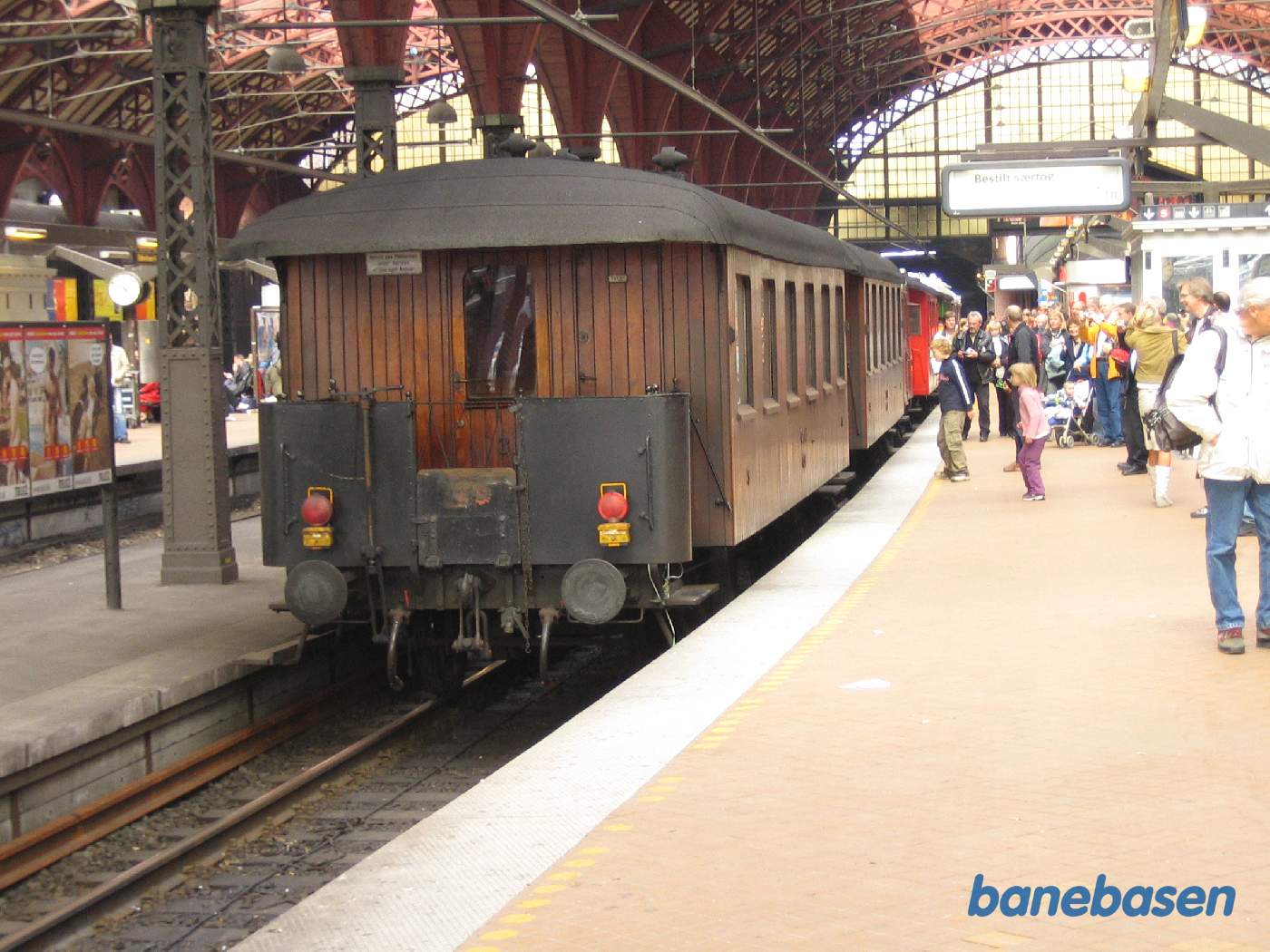 Gæsterne er ankommet til perronen Gæsterne er ankommet til perronen