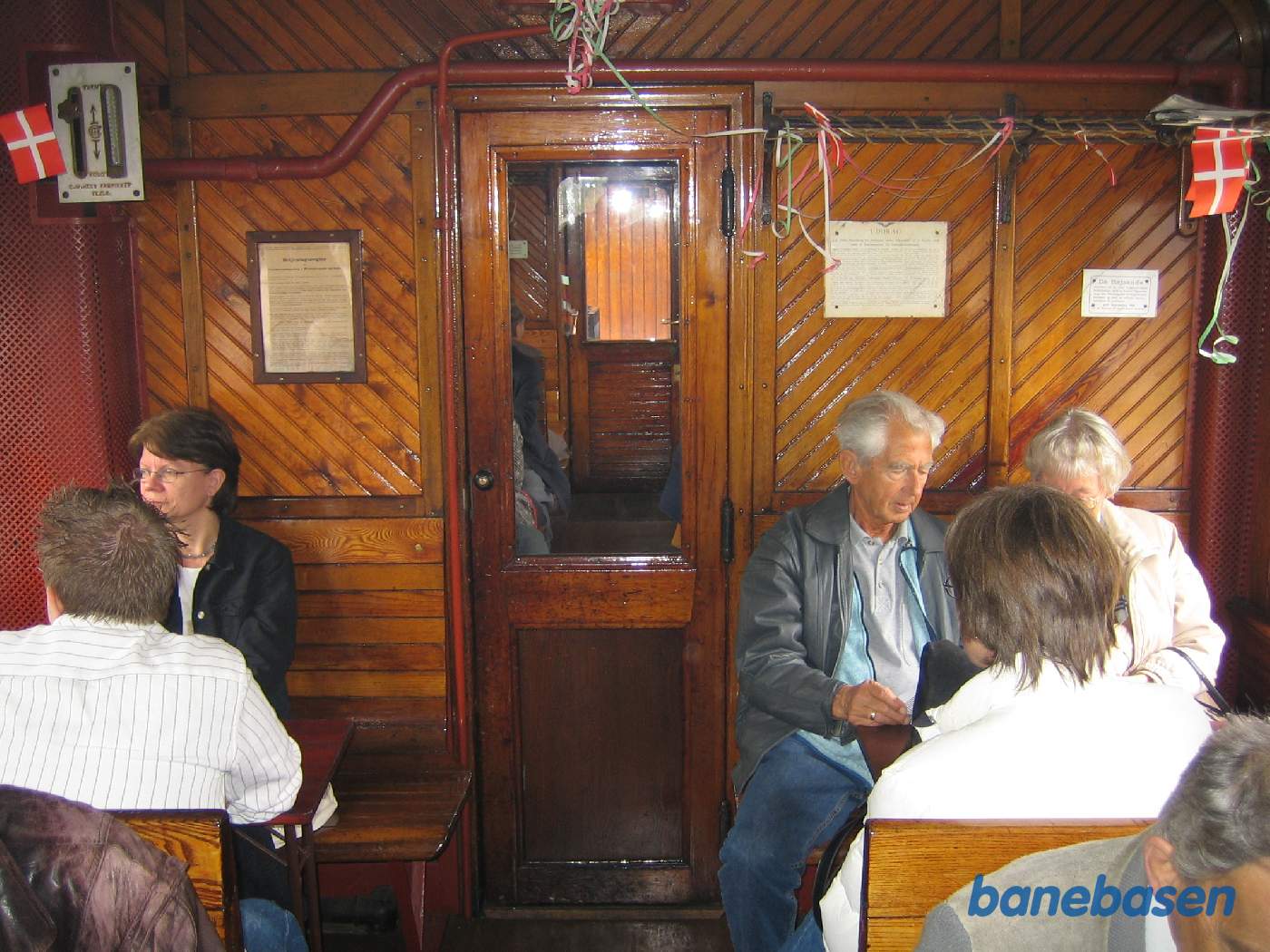 Togets vogne er fyldt med glade gæster der venter på at der skal serveres frokost i toget på vej til Helsingør