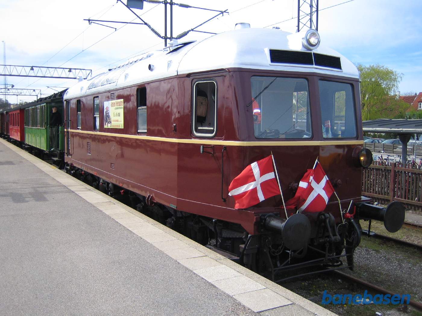 Toget er ankommet til Helsingør spor 4 og afventer tilladelse til at køre over havnen (for første gang) til Grønnehave Toget er ankommet til Helsingør spor 4 og afventer tilladelse til at køre over havnen (for første gang) til Grønnehave