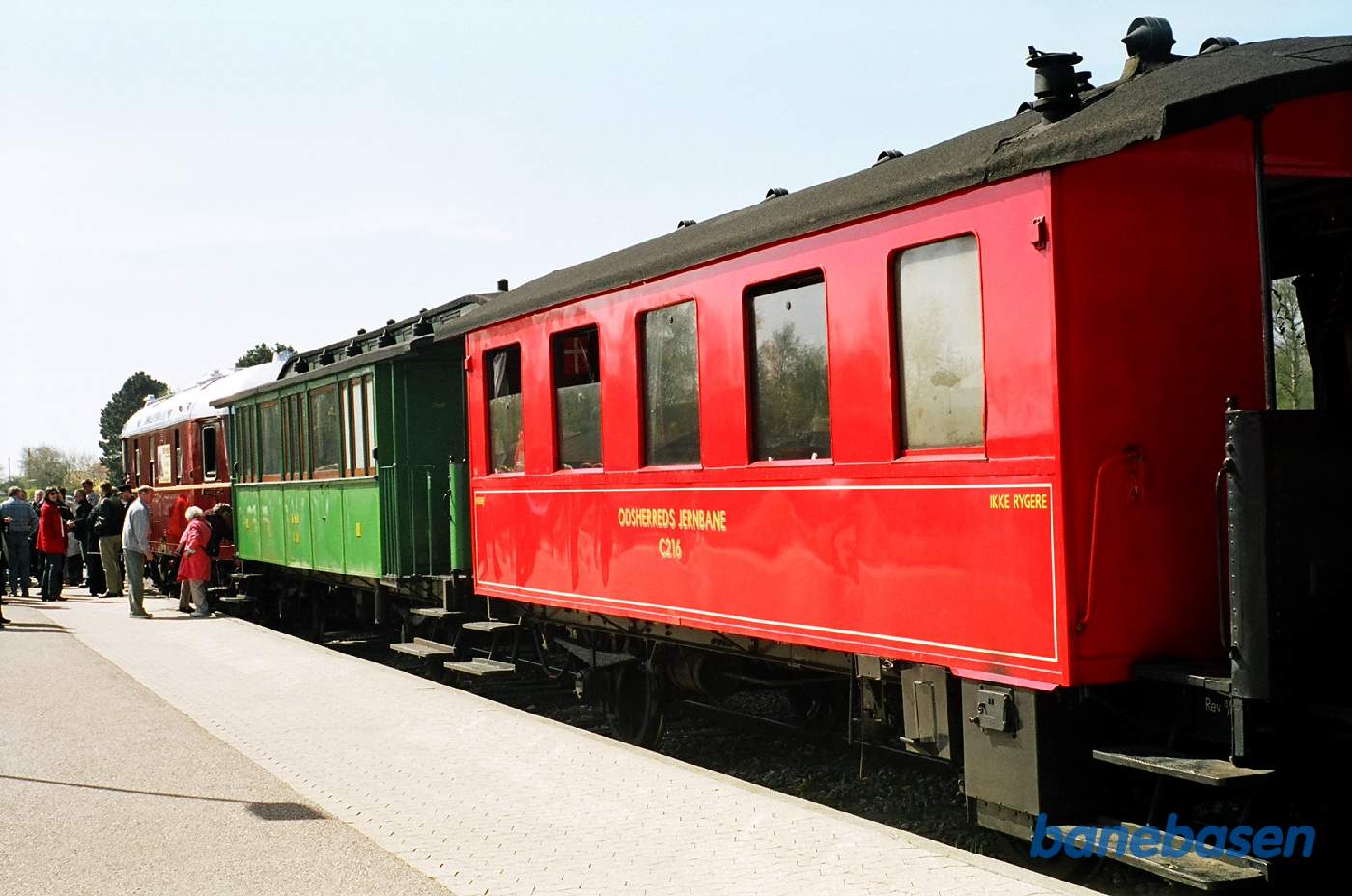 Toget holder på Gilleleje station, hvor der skal tages billeder mv.