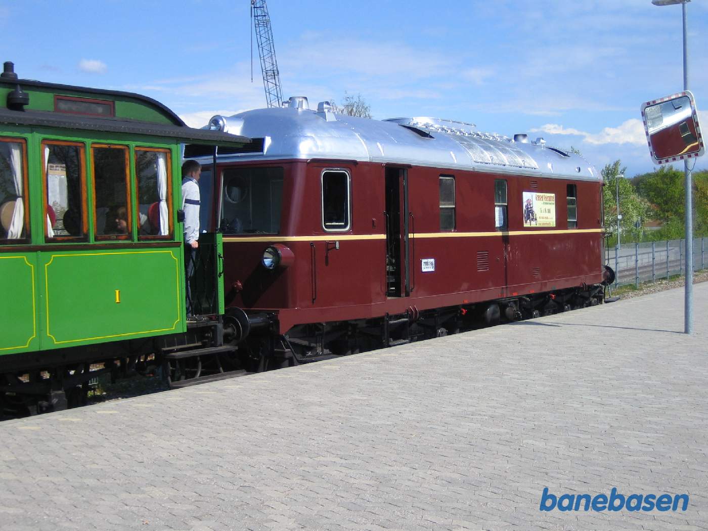 Særtog til Tisvildeleje på vej tilbage mod Græsted, her ved perron i Helsinge Særtog til Tisvildeleje på vej tilbage mod Græsted, her ved perron i Helsinge