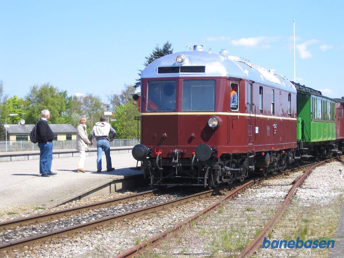 Persontog ved perronen Persontog ved perronen