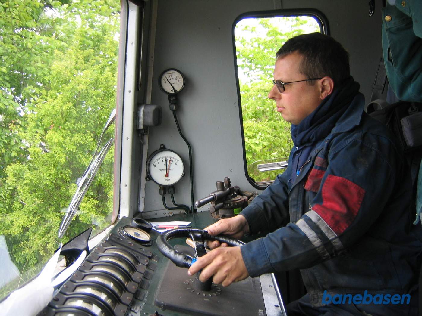 Lokomotivføreren gør sig klar til at køre fra Græsted