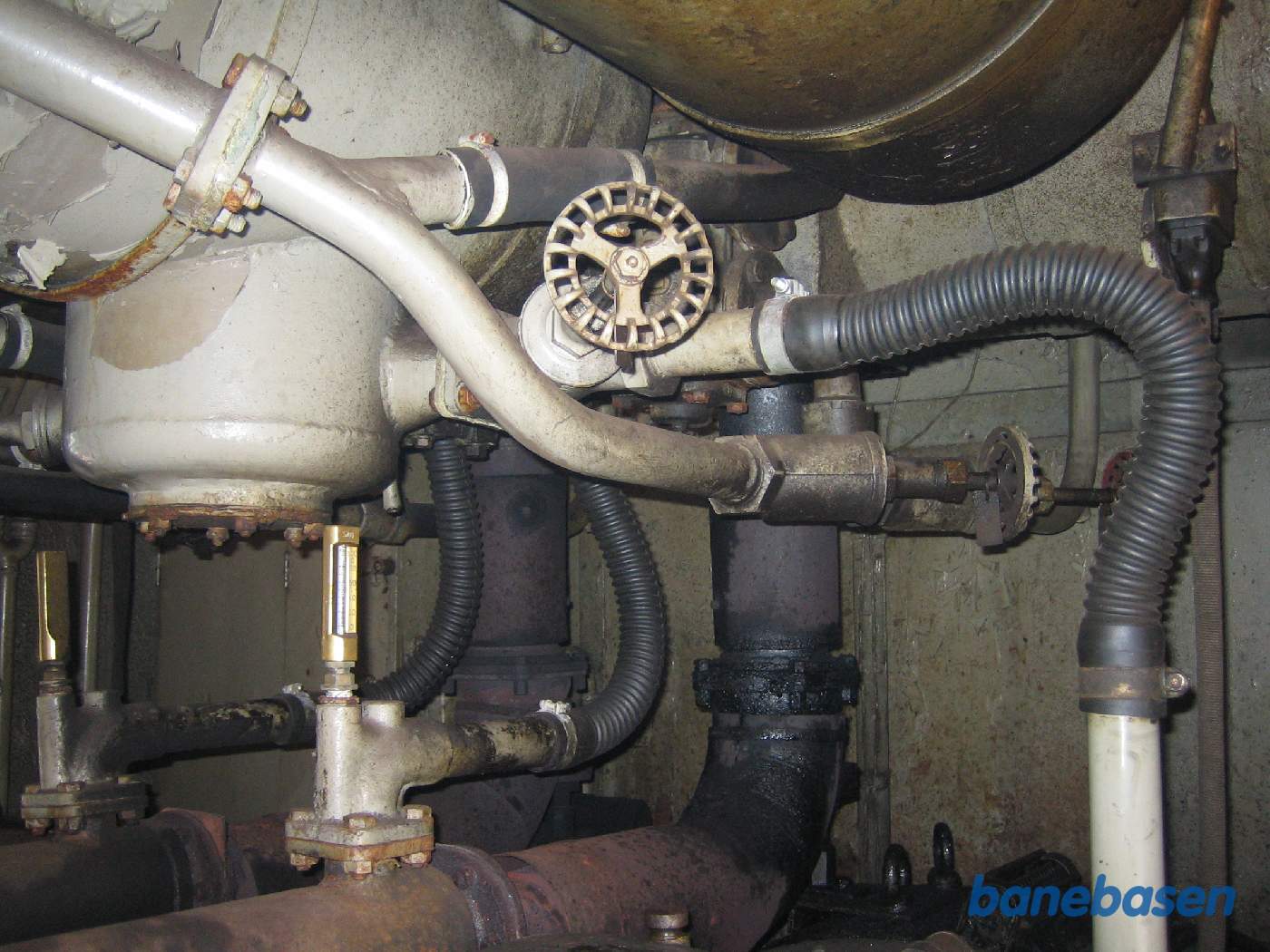 Kølevandsrør, udstødningsrør med termometre mv.