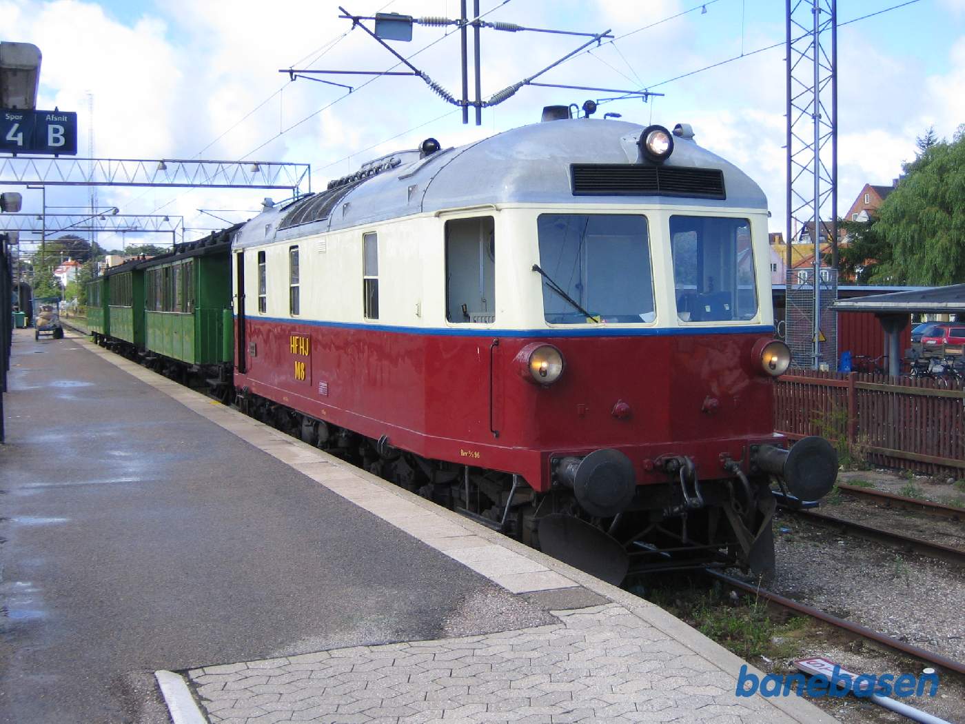 M8 med 3 vogne fra Slangerupbanen holder i spor 4 på Helsingør station og venter på at køre videre til Grønnehave
