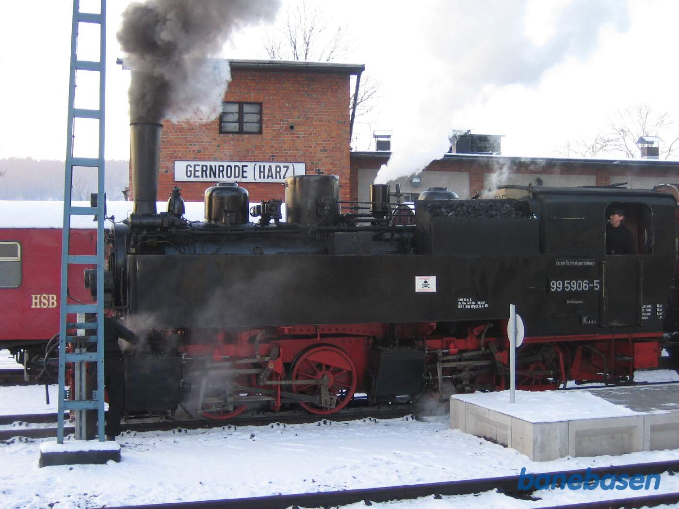 Damplokomotivet oprangerer formiddagens tog