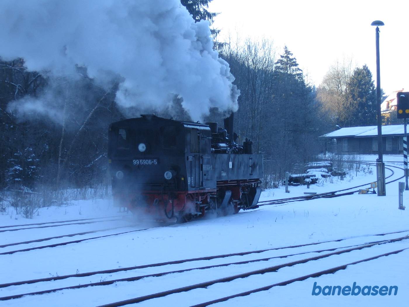 Lokomotivet rangerer ud til sporskiftet