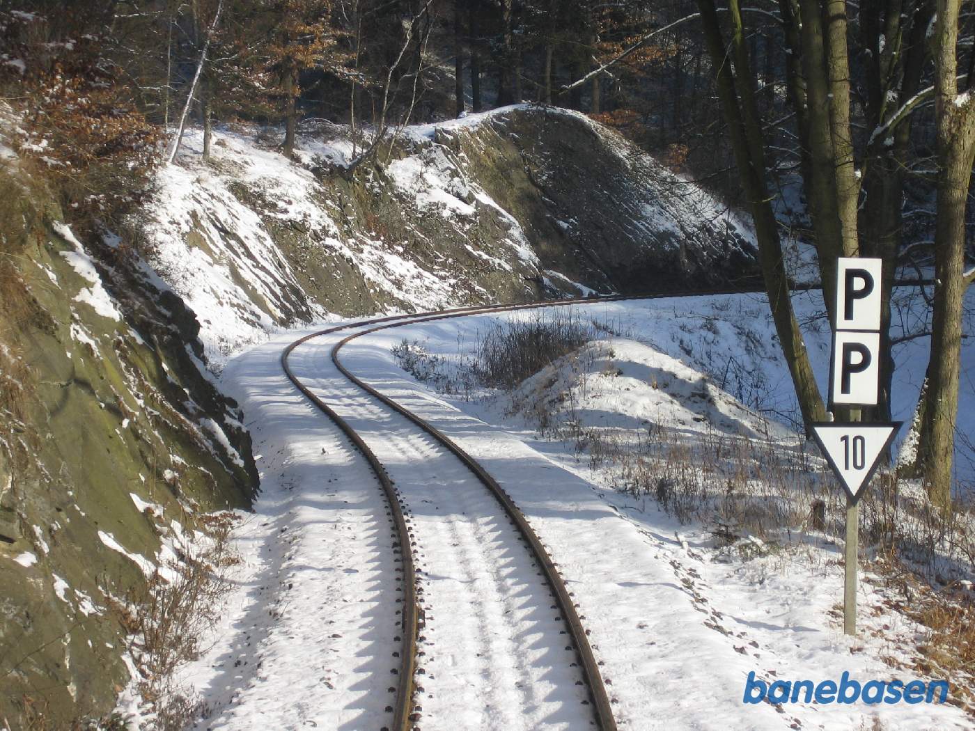Selketal banens strækningsspor set fra bagerste endeperron et sted mellem Mägdesprung og Alexisbad