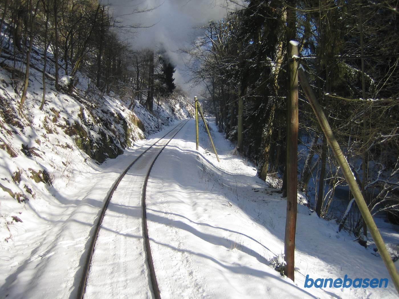 Selketal banens strækningsspor set fra bagerste endeperron et sted mellem Mägdesprung og Alexisbad