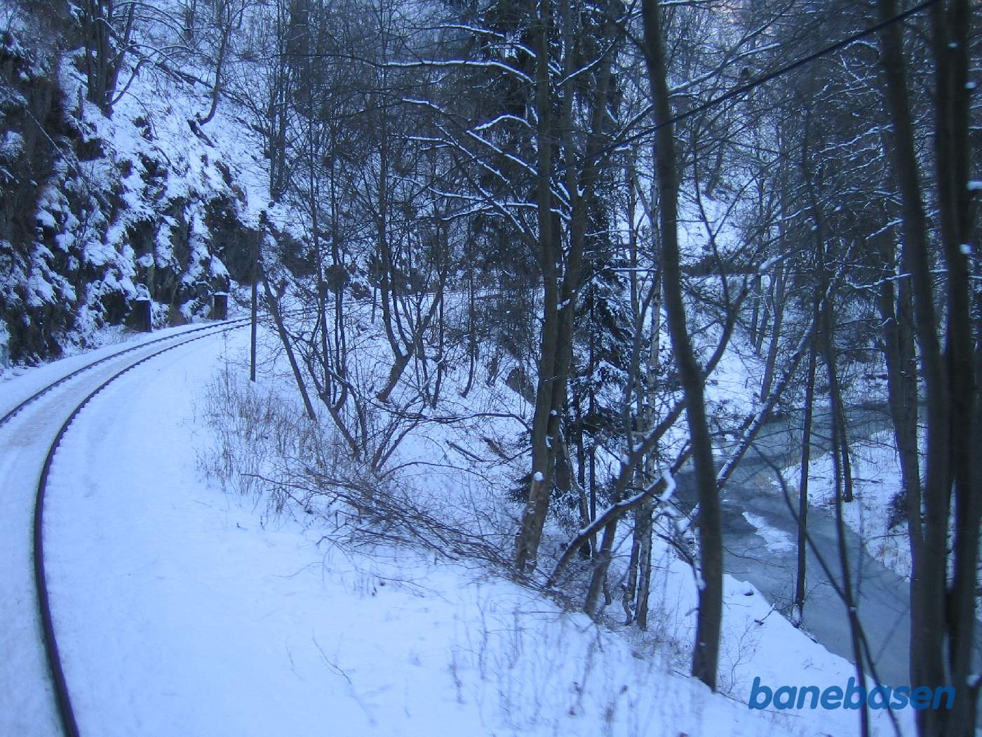 Selketal banens strækningsspor set fra bagerste endeperron et sted mellem Mägdesprung og Alexisbad