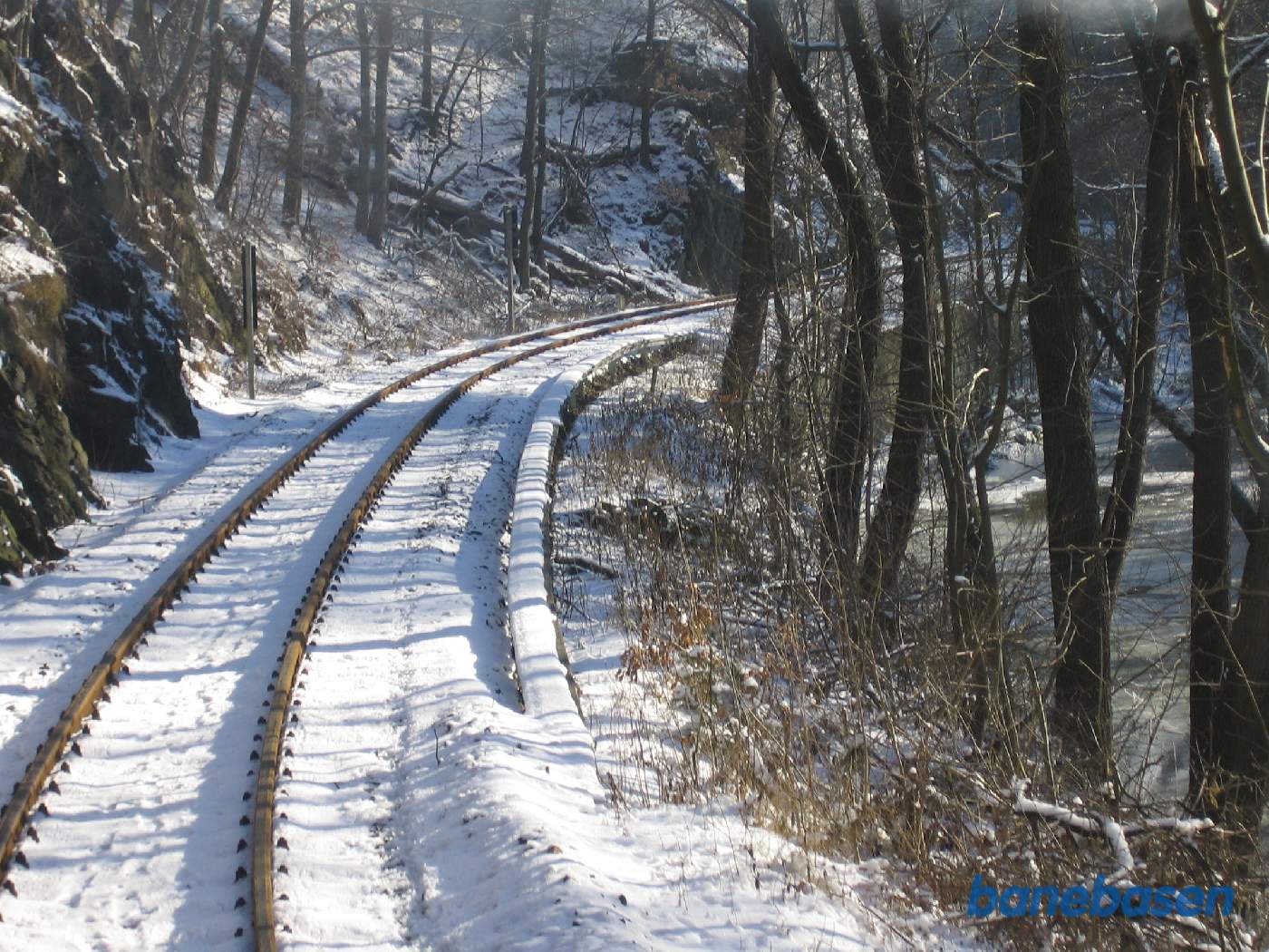 Selketal banens strækningsspor set fra bagerste endeperron et sted mellem Mägdesprung og Alexisbad