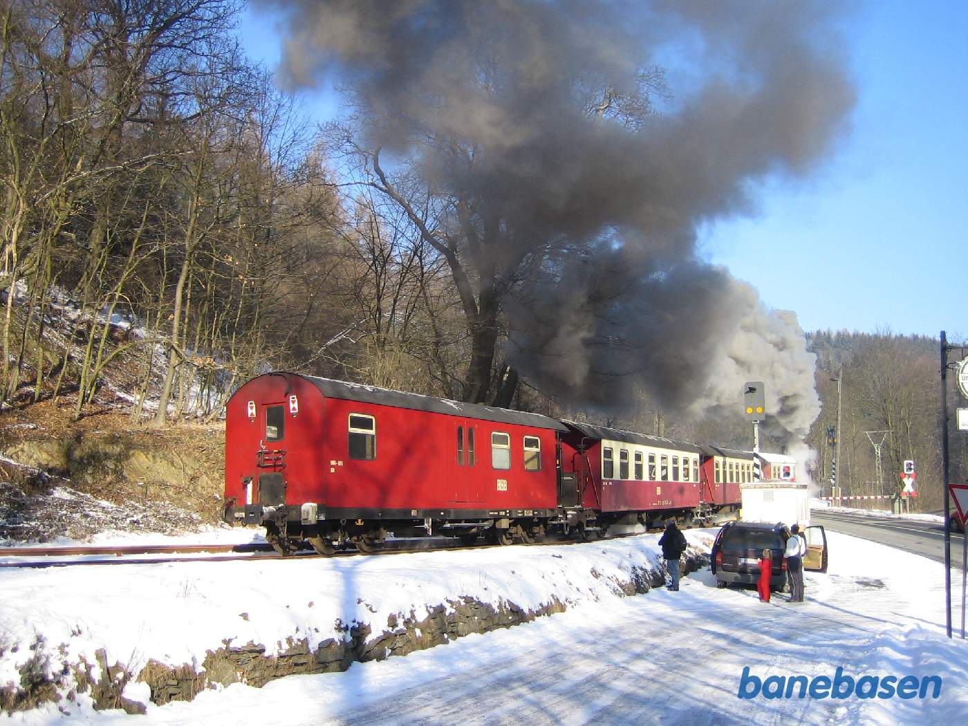 Fotografen var stået af i Mägdesprung for at spise frokost i jernbanerestauranten, mens toget fortsætter til Gernrode
