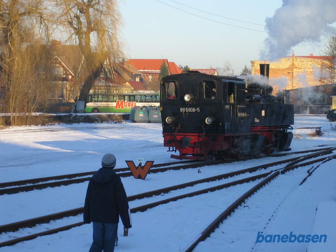 Lokomotivet omløber vognene