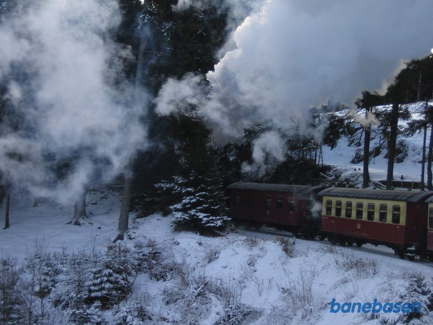 Persontog til Brocken et sted på strækningen mellem Steinerne Renne og Drei Annen Hohne