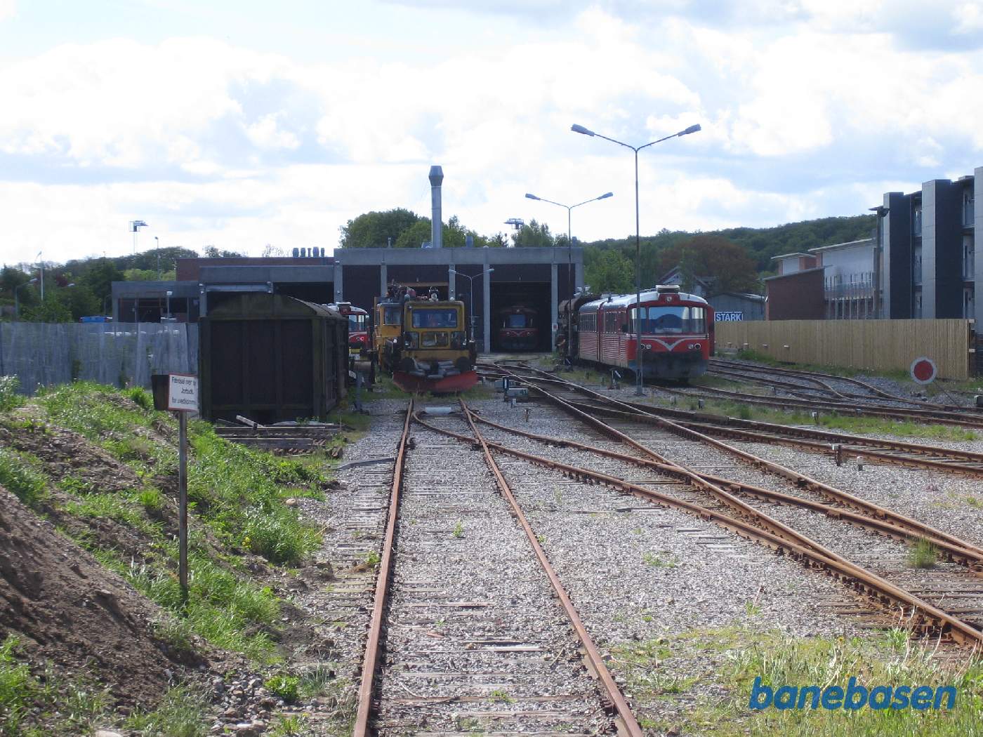 Et vue ud over området foran værkstedet Et vue ud over området foran værkstedet