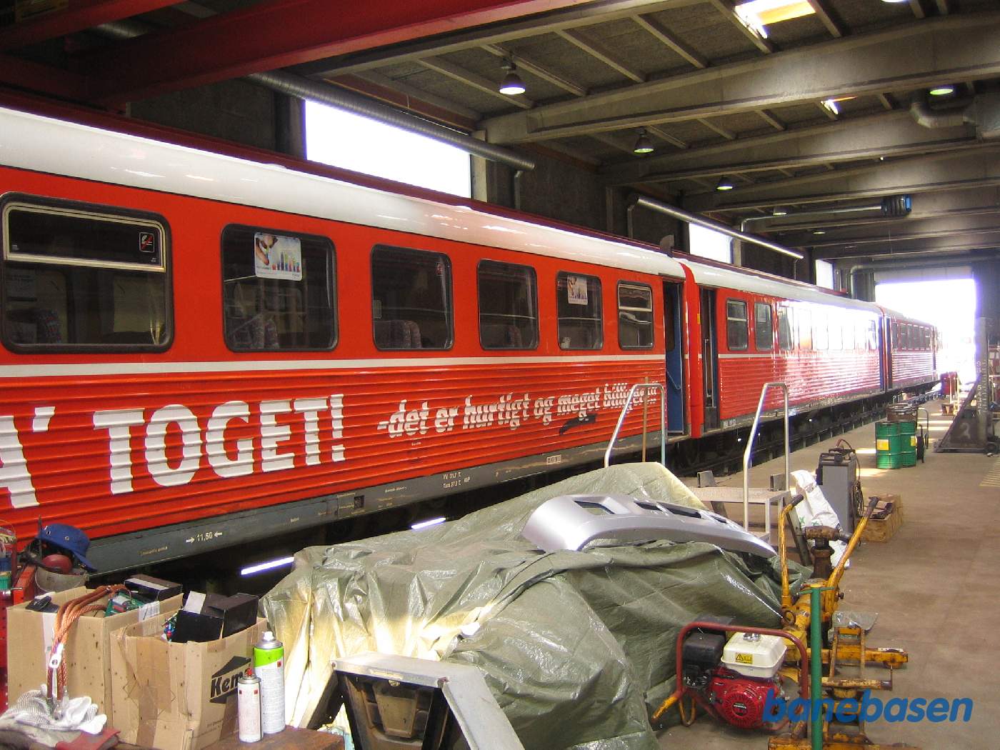 Et 3-vogns Y-tog i værkstedet i Odder