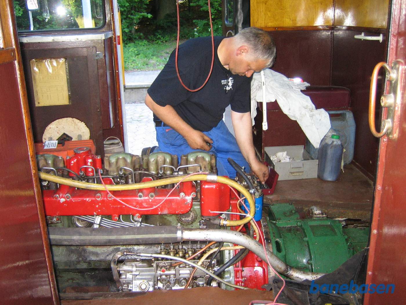 Skinnebussen er på prøvekørsel fra Græsted til Mårum. Her justeres indkoblingstidspunktet af gearkassen