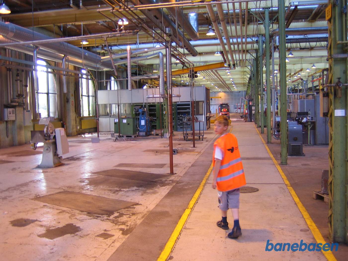 Det gamle lærlingeværksted efter det er ryddet for drejebænke mv. Det gamle lærlingeværksted efter det er ryddet for drejebænke mv.