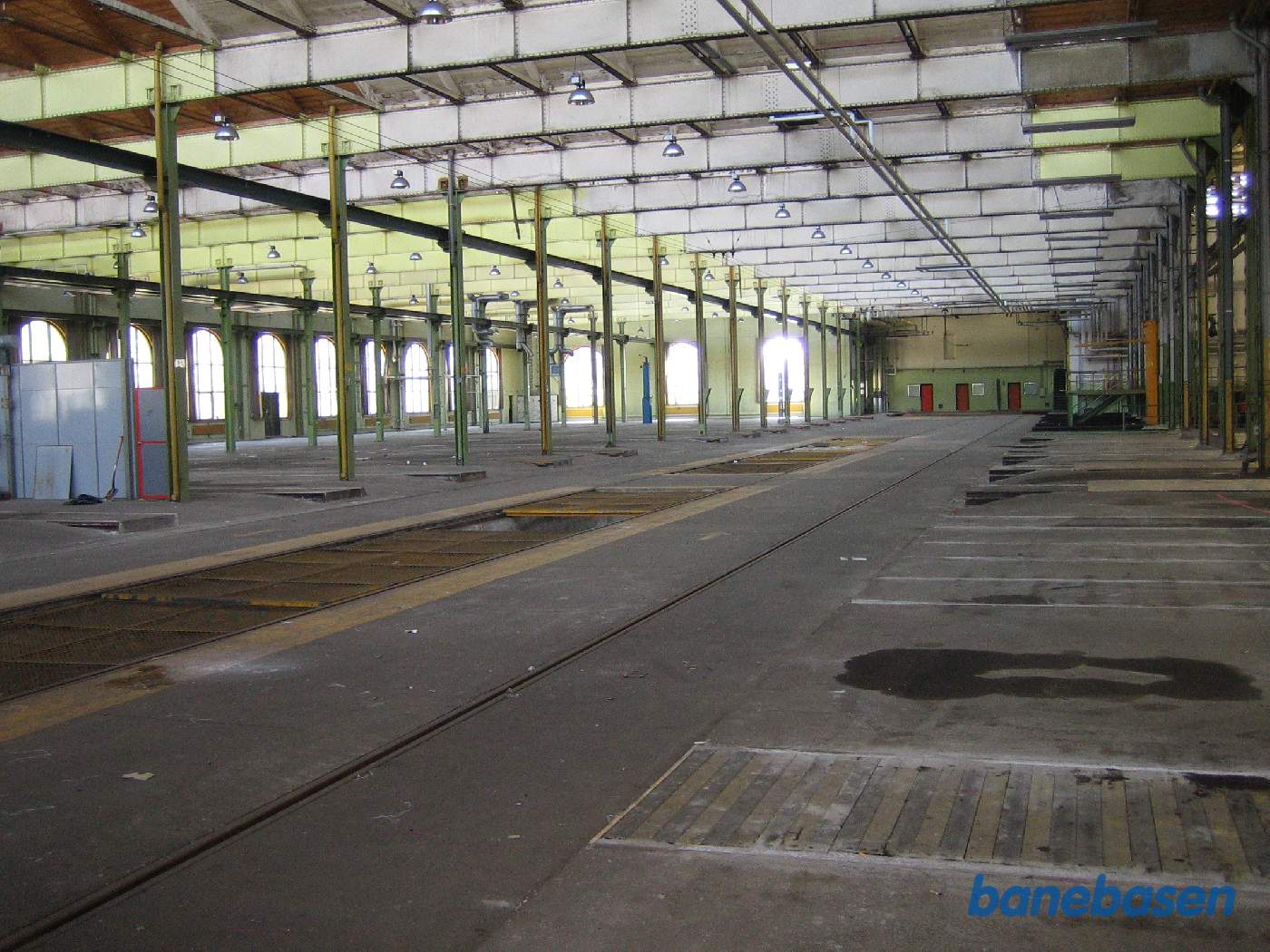 Den indvendige skydebro i lokomotivværkstedet er ikke så dyb, men nærmest blot en fordybning i værkstedet. Lokomotivværkstedet anvendes i dag til modeopvisninger og udstillinger