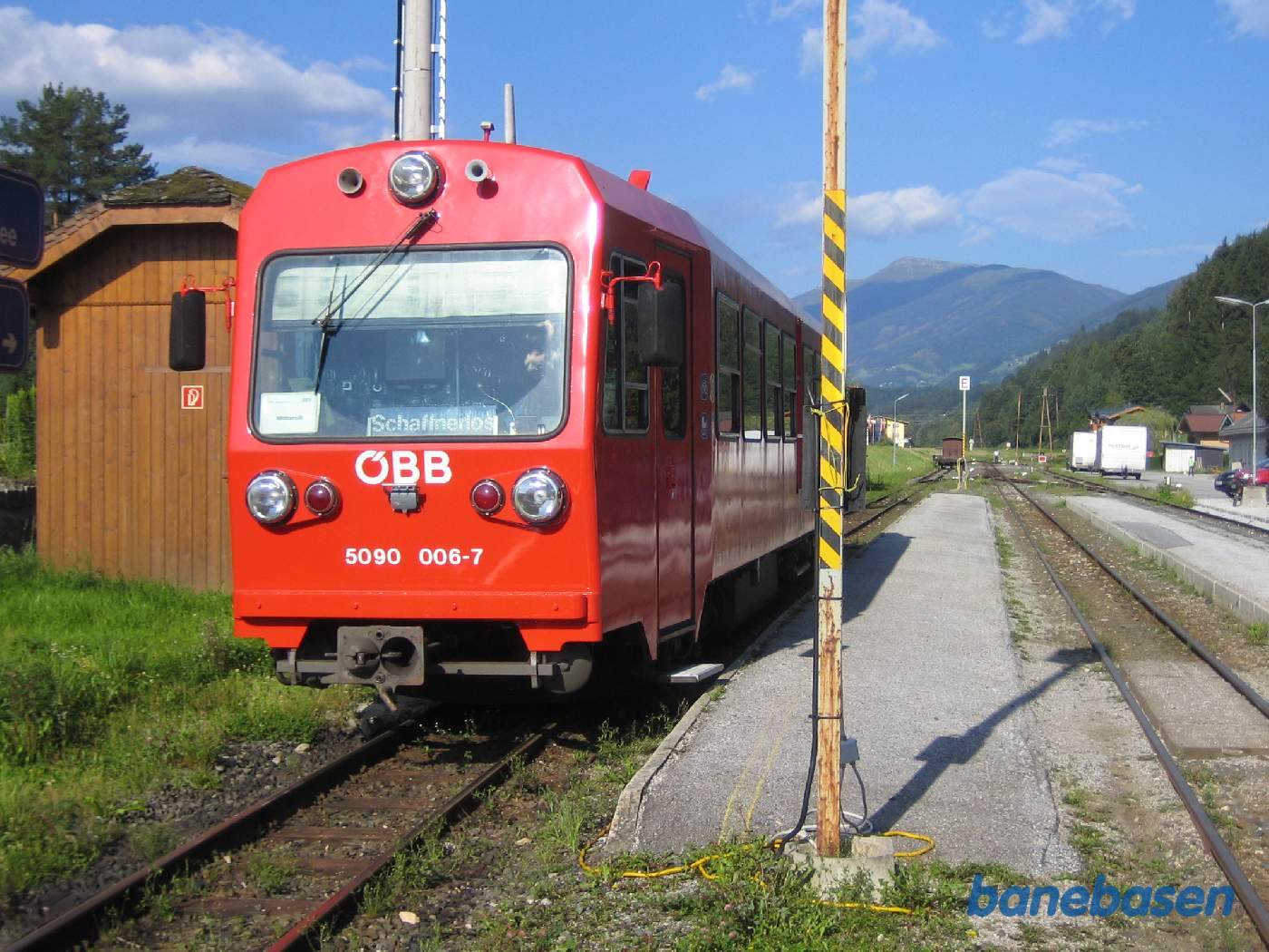 Motorvogn i sidesporet på stationen