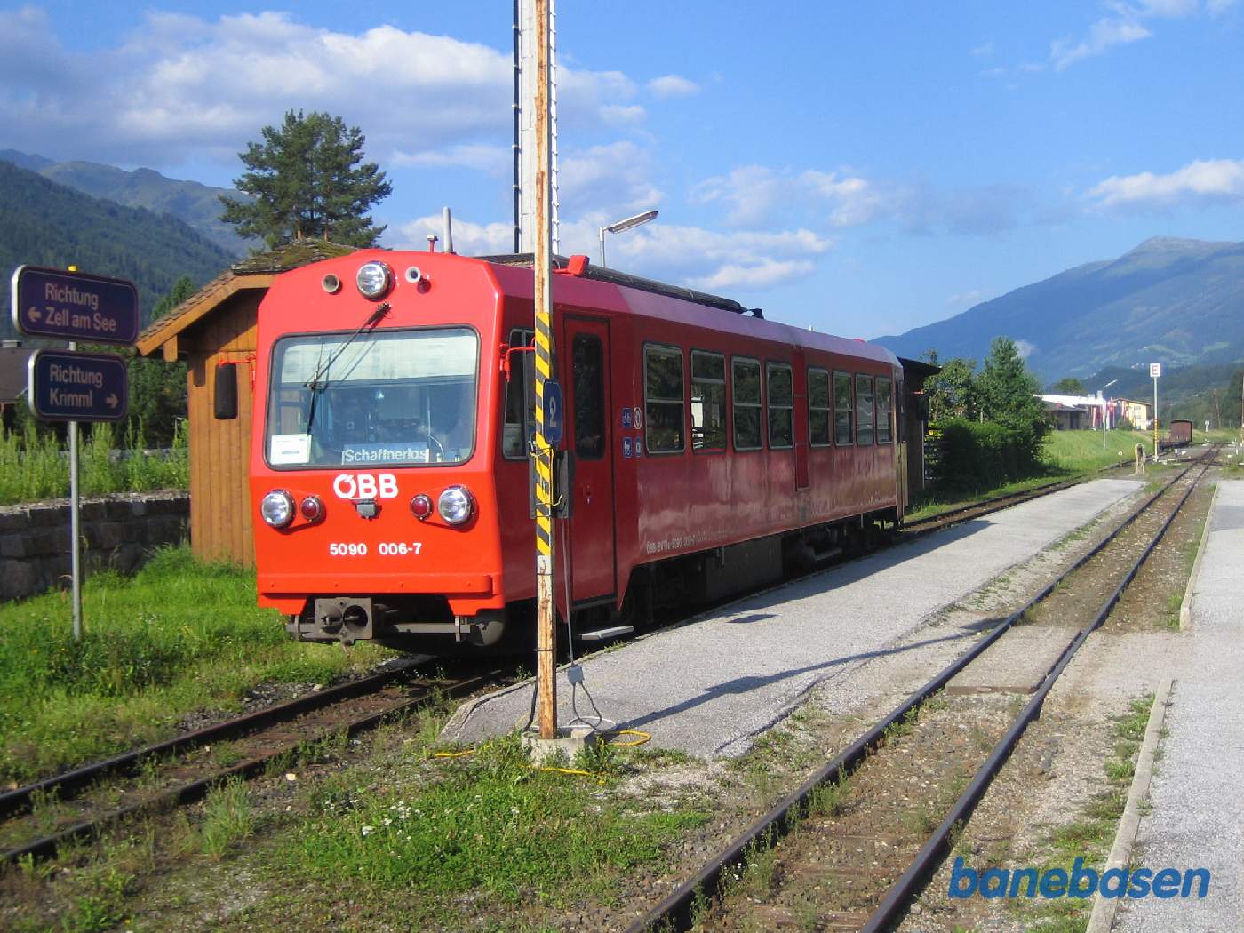 Motorvogn i sidesporet på stationen