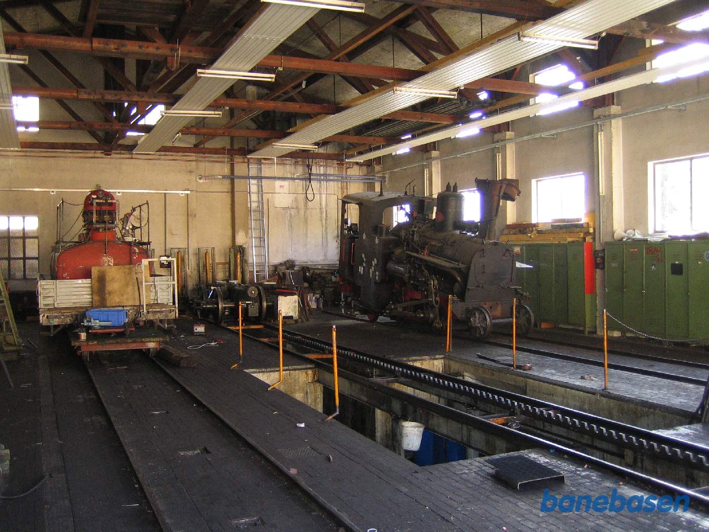 Værkstedet med et damplokomotiv