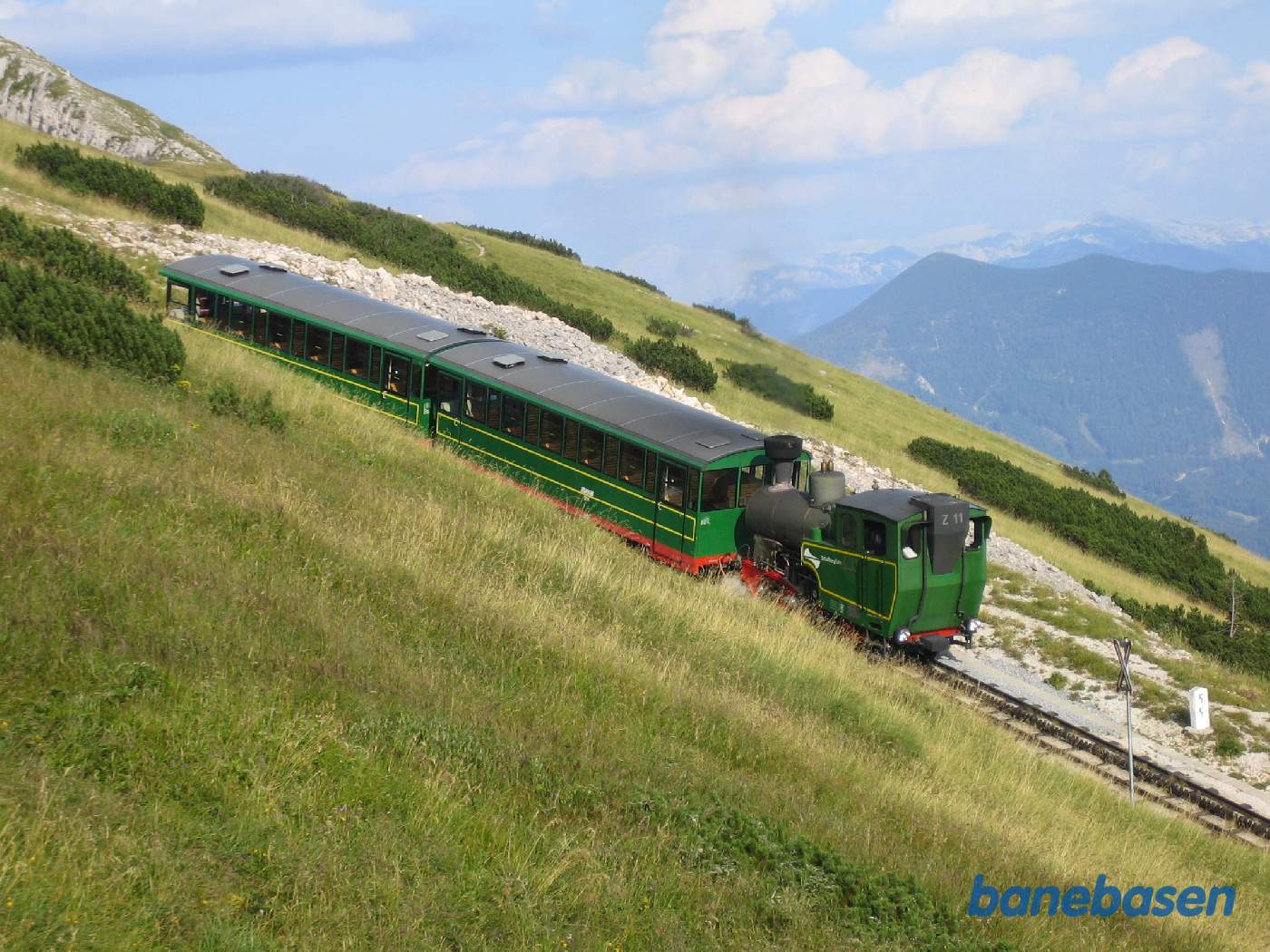 Næste damptog på vej op ad bjerget, fotograferet umiddelbart før sneoverdækningen