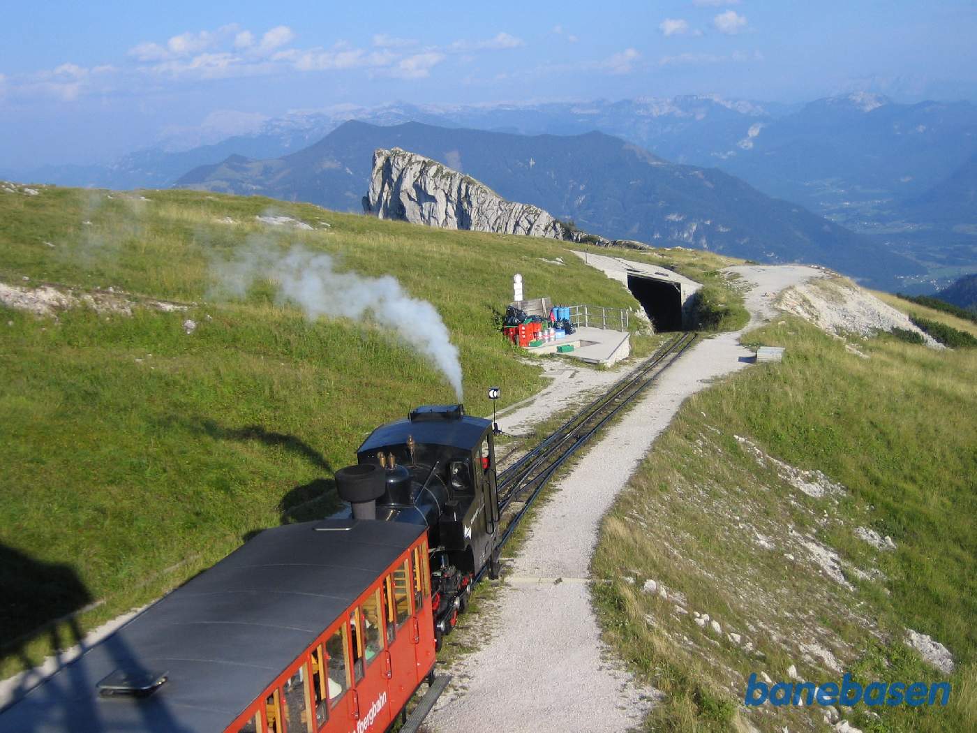Oppe fra stationens tværbro ses sneoverdækningen meget tydeligt