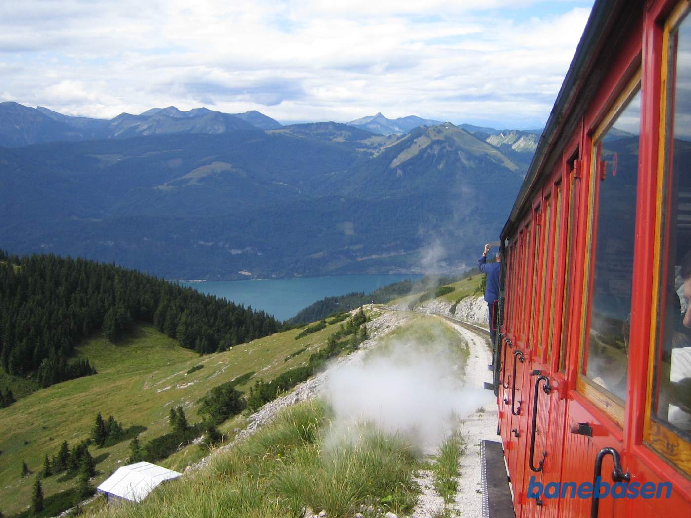 Så er det tid til at tage med toget ned af bjerget, her fotograferet lige efter sneoverdækningen