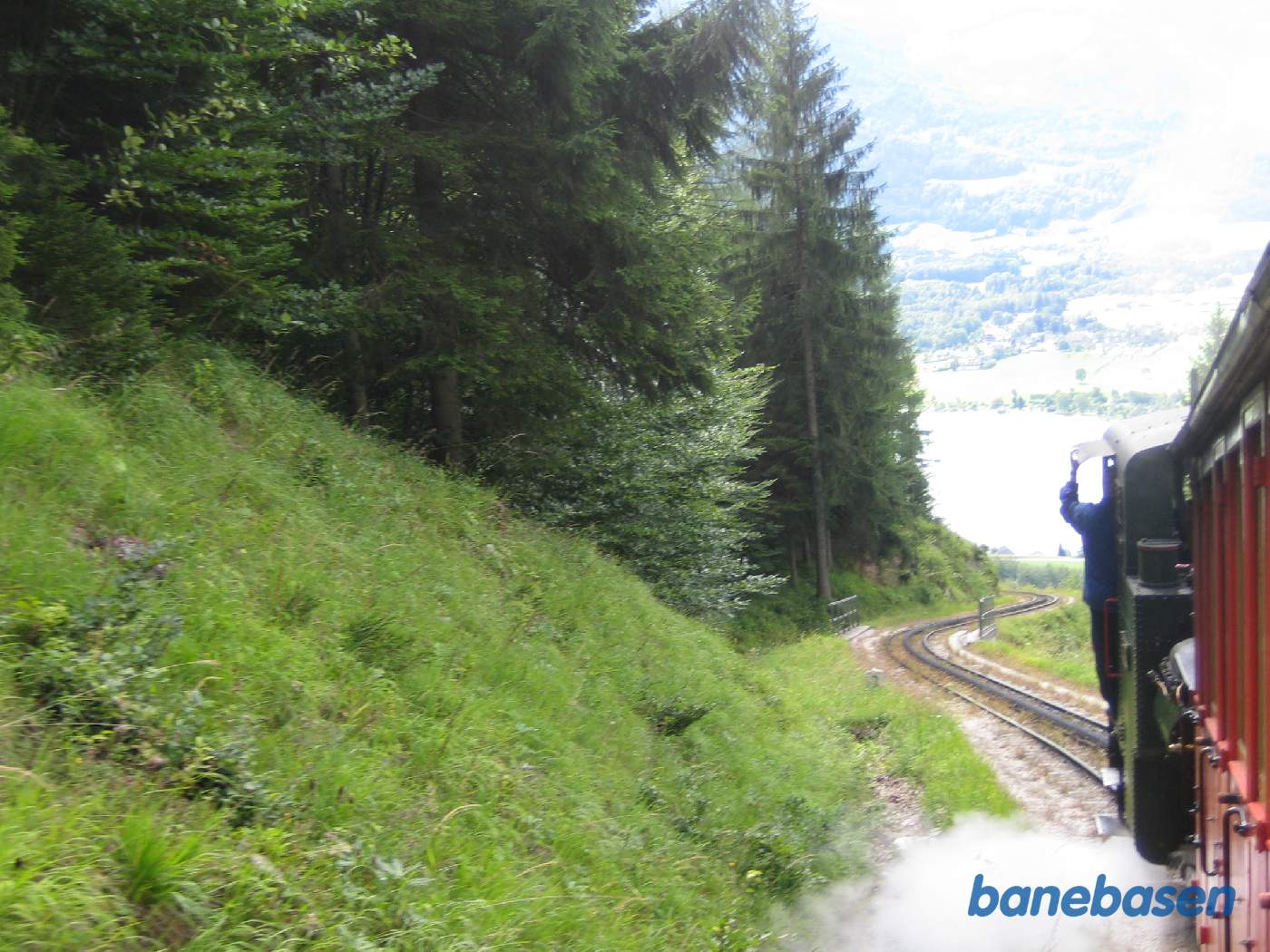 Turen ned af bjerget fortsætter