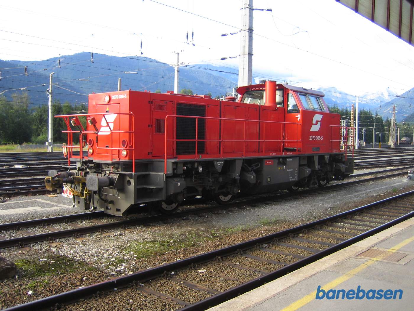 Diesellokomotiv på stationen