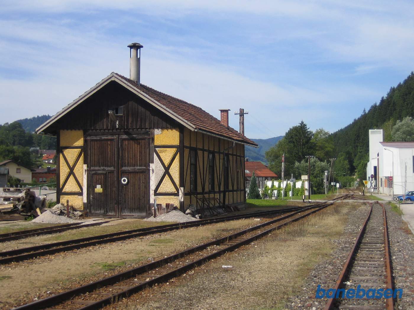 Remisebygningen, sporet ses i retning mod Waidhofen