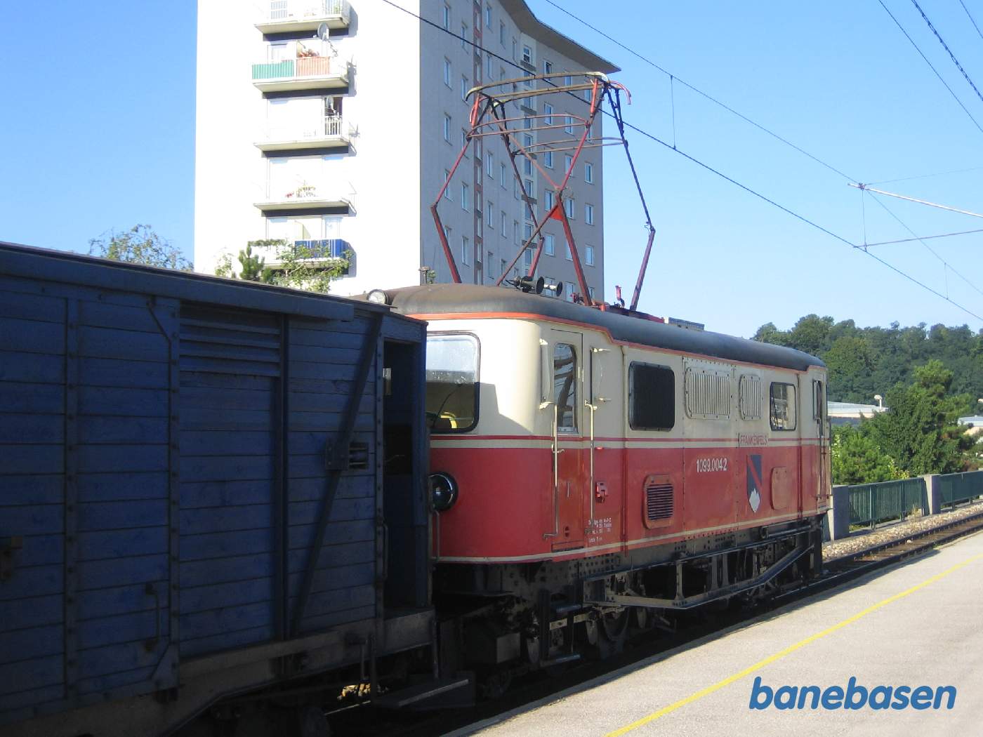 Persontoget til Mariazell holder klar ved perron