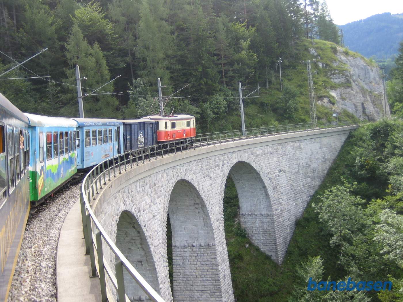 Så går turen videre i det bakkede landskab