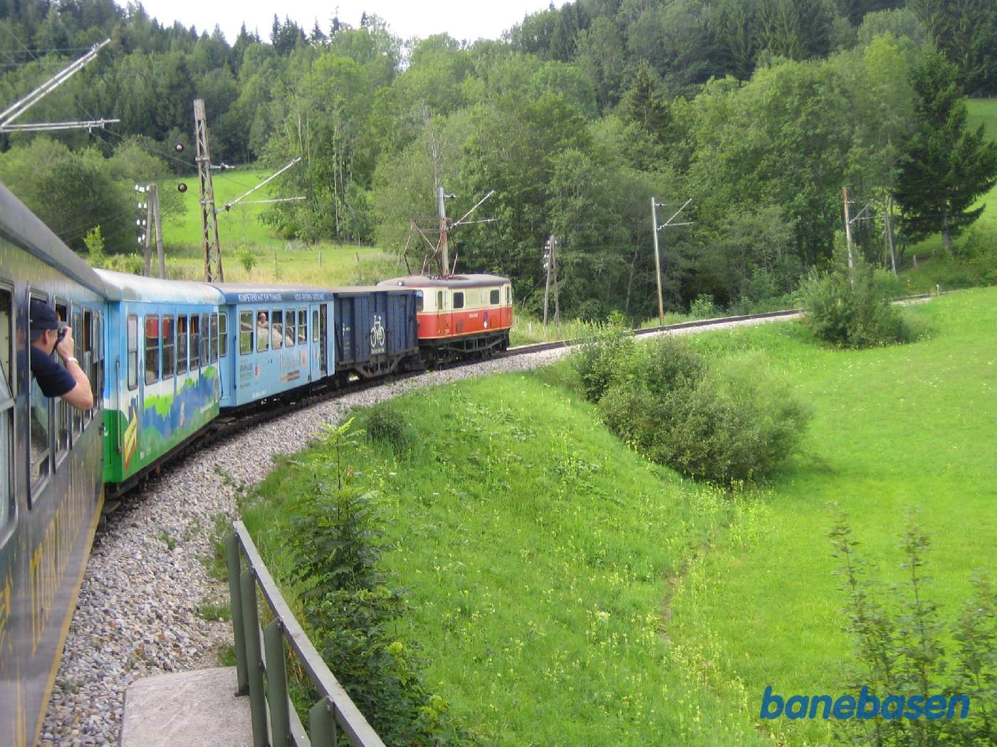 Så går turen videre i det bakkede landskab