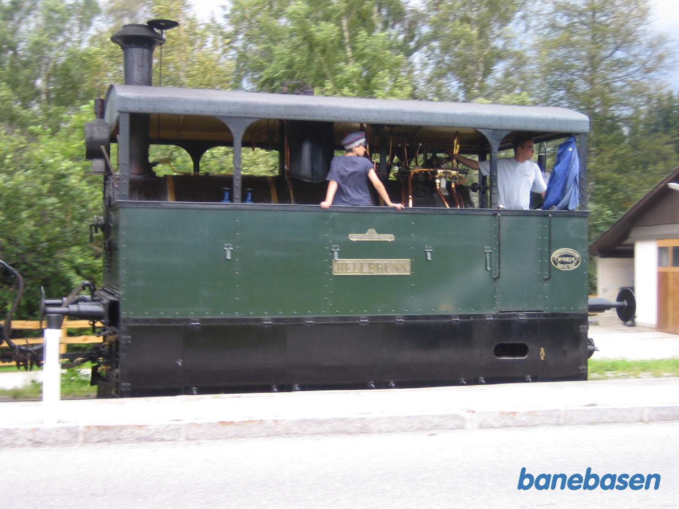 Lokomotivet i fart, set fra siden