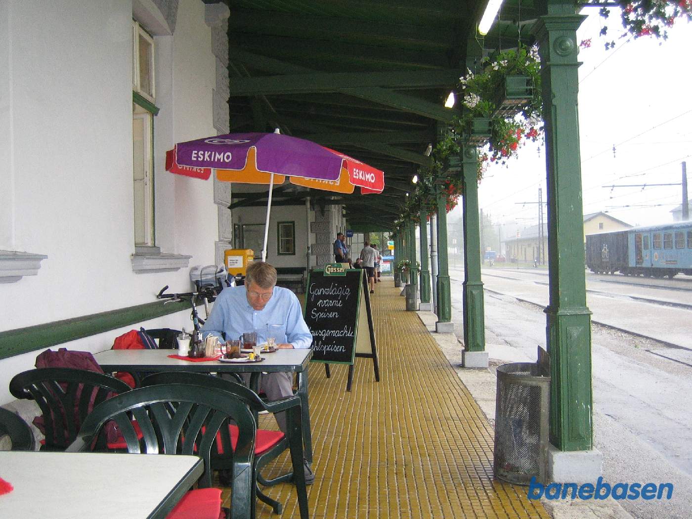 Eftermiddags te med citron på jernbanerestauranten - hvilken pragtfuld udsigt