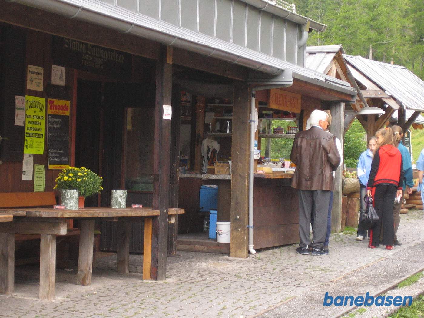 På stationen var der salg af mad og drikke til turisterne