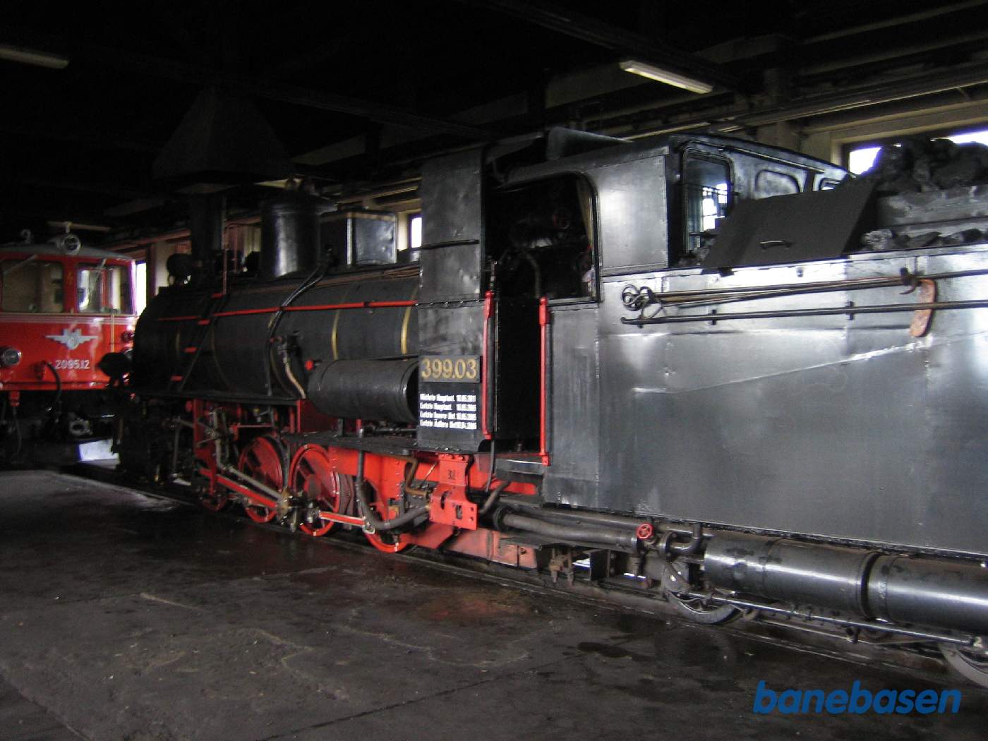 Damplokomotiv i remisen