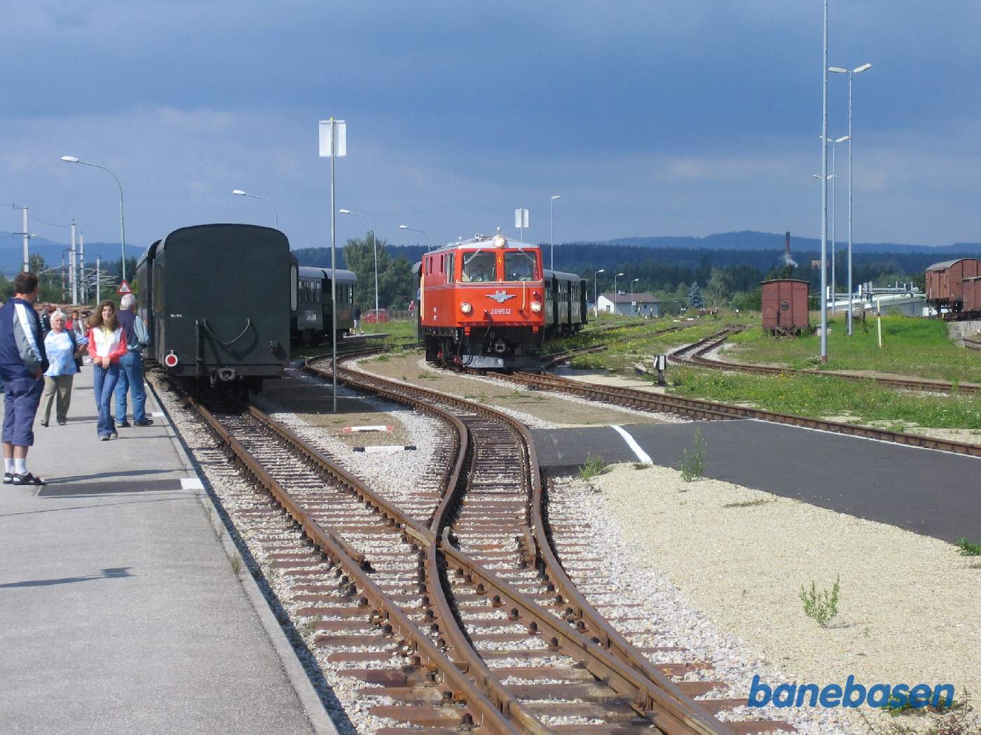 Persontog på vej ind på stationen
