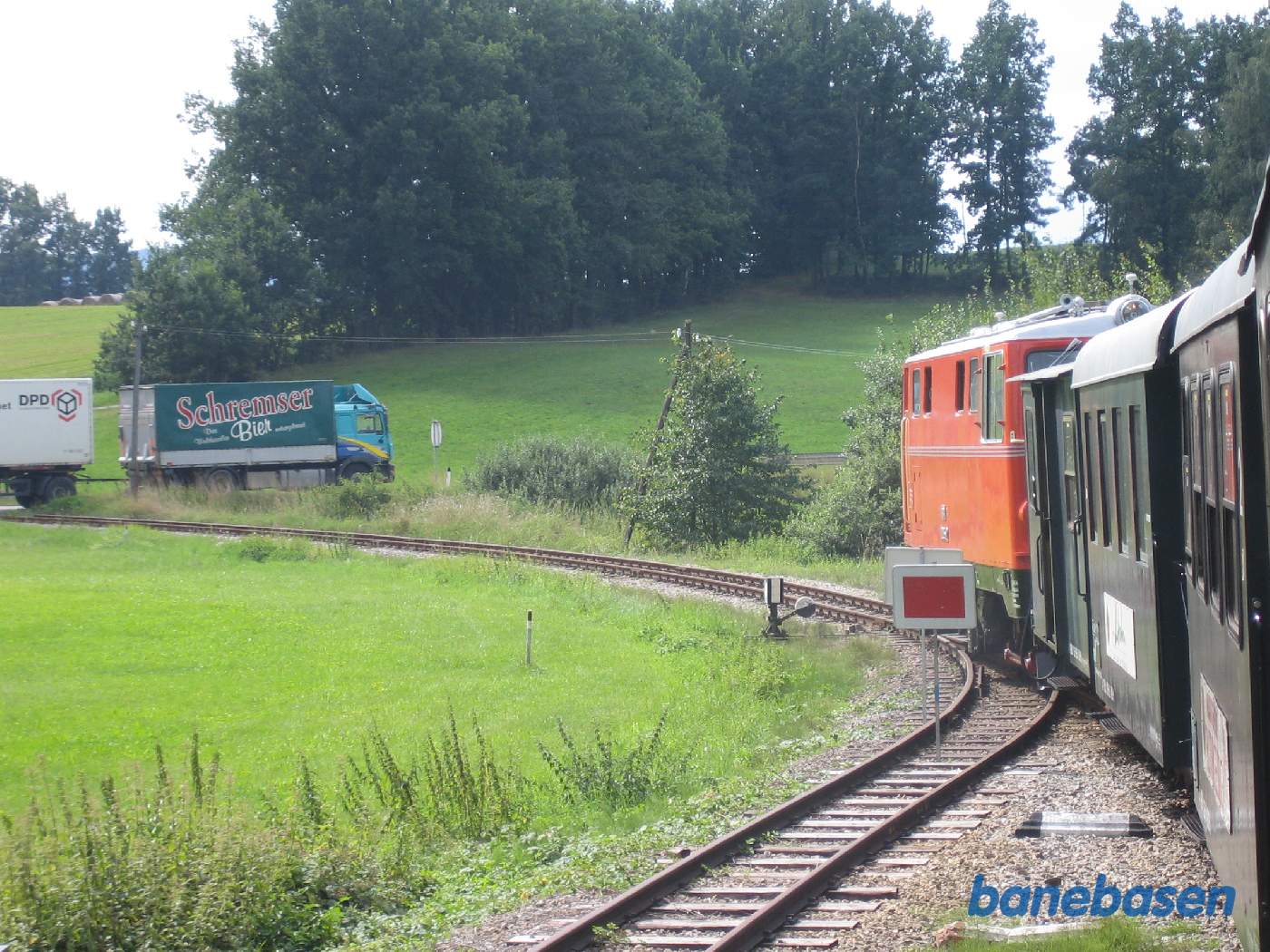 Toget kører gennem landskabet mellem Gmünd og St. Martin