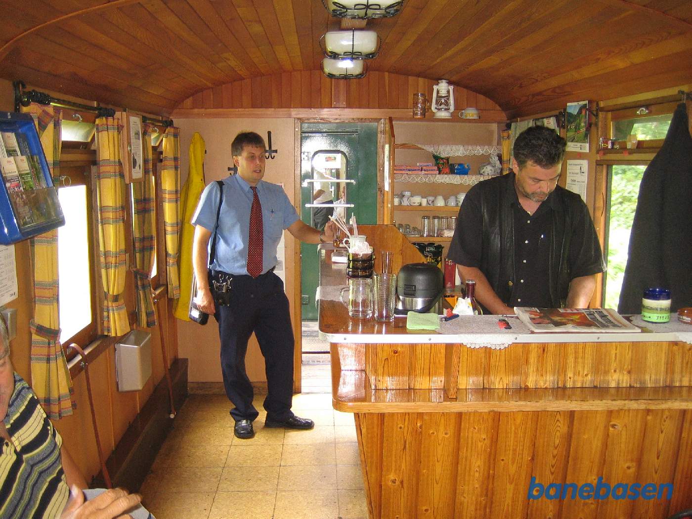 Toget kører gennem landskabet mellem Gmünd og St. Martin